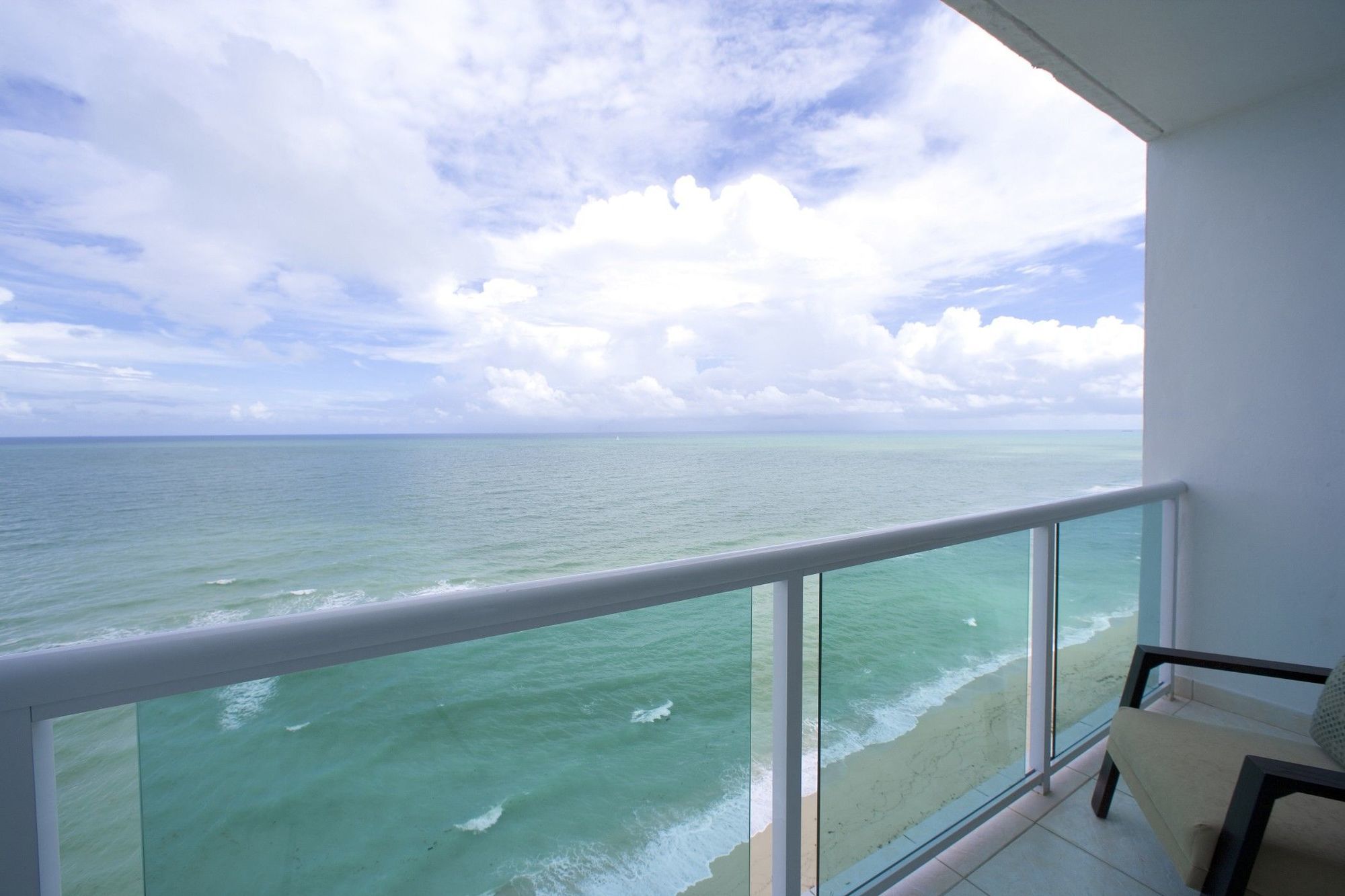 Deauville Beach Resort Miami Beach Exterior photo